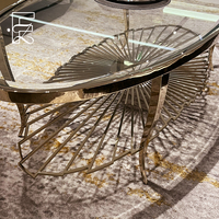 Table basse ovale moderne de luxe léger américain, plateau en verre trempé, base en acier inoxydable 304 motif soleil, pour salon