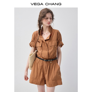 Combinaison utilitaire <span class=keywords><strong>marron</strong></span> caramel VEGA CHANG pour <span class=keywords><strong>femme</strong></span> avec ceinture à la taille, manches à revers, poche poitrine, short décontracté - Product Image 2