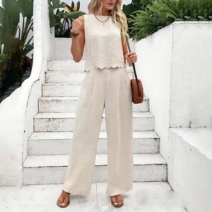 Conjunto Feminino de Verão Personalizado Estilo Old Money Simples para o Dia a Dia, em Linho, com Detalhes em Concha, Top Sem Mangas e Calças - Product Image 1