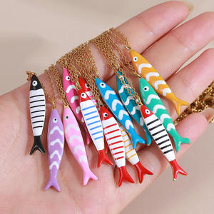 2025 personnalisé mode en acier inoxydable pull chaîne été mignon rayures colorées <span class=keywords><strong>petit</strong></span> <span class=keywords><strong>poisson</strong></span> pendentif colliers pour les filles - Product Image 4