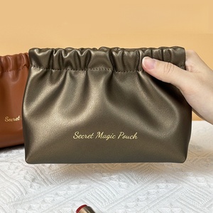 Borsa per il Trucco Plissettata Prodotta in Fabbrica per Trasportare Rossetti e Altri Cosmetici Borsa da Toilette Formato Viaggio. - Product Image 2