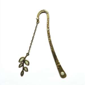 Marcapáginas de <span class=keywords><strong>Metal</strong></span> que brillan en la oscuridad, coronas Vintage, marcapáginas de hojas fluorescentes brillantes, marcapáginas de regalo culturales y creativos - Product Image 3