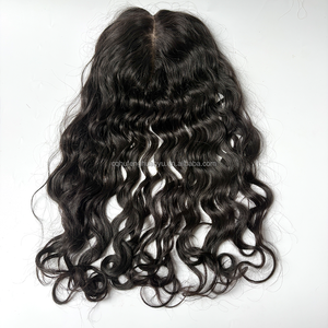 Prêt à expédier : Topper capillaire en soie noire naturelle avec boucles, style <span class=keywords><strong>latino</strong></span> bouclé, pour perruque européenne et américaine, vente en gros - Product Image 1