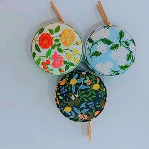 Cinta métrica Rifle Paper Co de 60 pulgadas, cinta suave con diseño floral para costura y manualidades - Product Image 4