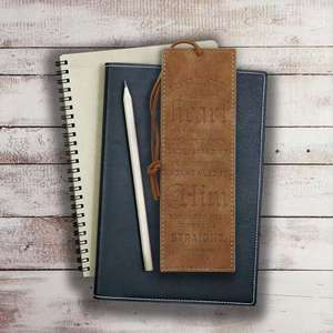 Marcapáginas para Hombres y Mujeres: Confía en el Señor - Proverbios 3:5-6, Versículo Bíblico Inspirador, Grabado en Relieve, Marrón con Borla de Cordón - Product Image 3