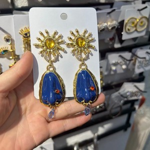 Boucles d'oreilles pendantes pour femme, design indépendant européen-américain, rétro, avec grande pierre précieuse vert Rhenne, motif tournesol exagéré, Nouveauté 2025, 2026 - Product Image 4