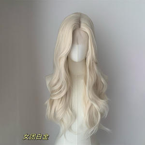 Perruque Lace Flora exquise, blond platine, cheveux longs ondulés avec frange latérale, ligne de cheveux naturelle, dentelle transparente 13x6 - Product Image 4
