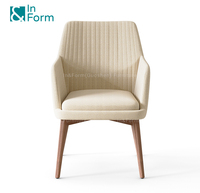 Fauteuil de détente ergonomique moderne de luxe en mousse éponge avec structure en métal massif et base pivotante pour réception de bureau, design italien