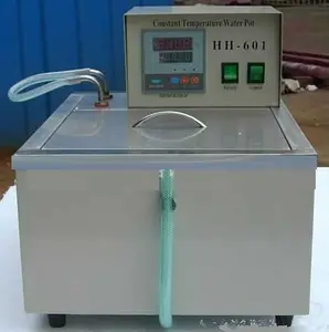 O uso do termostato da água do banho viscomímetro laboratório da água no laboratório microbiologia