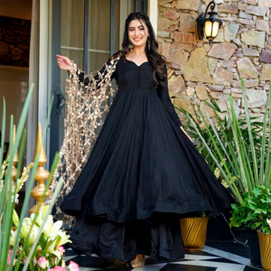 Conjunto de Kurta y Pantalón Tradicional Indio-Pakistaní Negro para Mujer con Dupatta, Estilo Holgado y Largo hasta el Suelo, Traje de Boda - Product Image 1