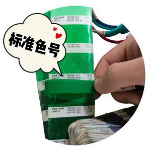 Bracelet en silicone de football, bracelet en caoutchouc imprimé Coupe du Monde, design géométrique, logo personnalisé, vente directe d'usine pour hommes et femmes - Product Image 1