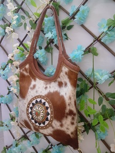 Bolso Tote de Hombro Casual de Cuero Genuino Marrón Hecho a Mano para Mujer con Forro de Algodón Premium y Cierre de Cremallera Resistente - Product Image 6