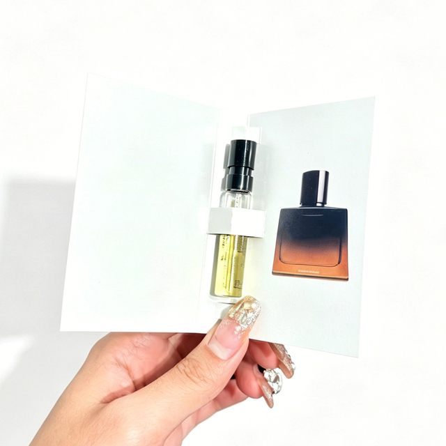 Wholesale Mini Pocket Perfume Sample Card Cosmetics Packaging Card Coated Recyclable Card with Customized Size