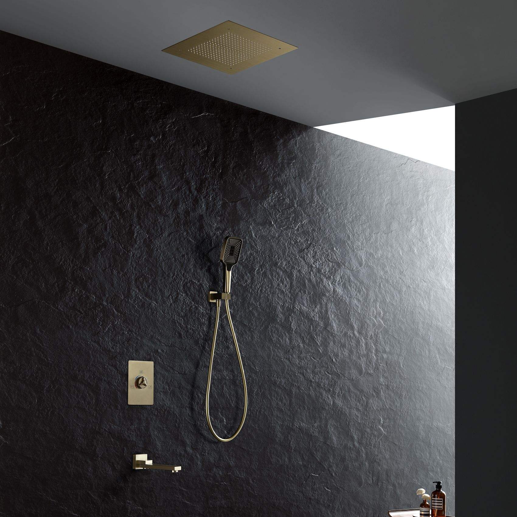 Modèle B en or brossé