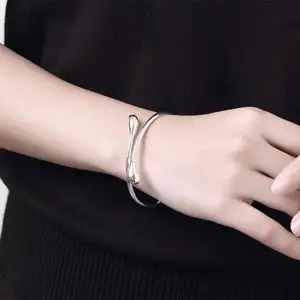 Eenvoudige Nieuwe Gepersonaliseerde 925 Zilveren Dames Sieraden Armbanden Luxe Waterdruppel Slangenarmband Armband