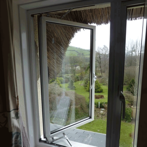 Ventana Abatible de PVC Resistente a Tormentas con Núcleo de Acero Reforzado y Cámara de Drenaje, Clasificada para Clima Costero, Resistente al Viento y Lluvia, para Residencias y Villas - Product Image 2