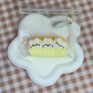 กล่องนมถั่วเหลืองขนาด 7.5 ซม. พร้อมของเล่นบีบแมวน่ารัก บรรเทาความเครียด ของขวัญสำหรับเด็กและผู้ใหญ่ อาหารจำลองคลายเครียด - Product Image 3