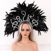 Coiffe en plumes noires avec ornements serpent en strass pour festival brésilien, spectacle de danse sur scène, fête d'Halloween