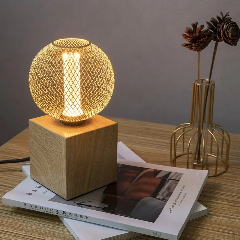مصباح إبداعي عتيق عالي الجودة مصباح مكتب LED خشبي بتصميم حديث على الطراز الاسكندنافي بجانب السرير