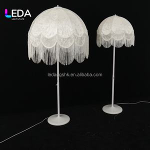 Lampadaire LEDA vintage à pampilles pour allée de mariage, lumière d'ambiance romantique pour événements, fêtes et cérémonies - Product Image 2
