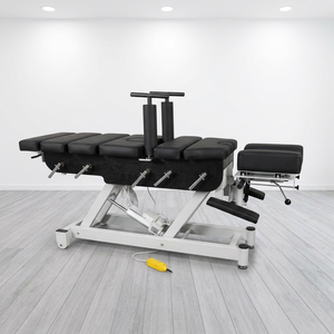 Masaje ortopédico de presión, osteopatía para aliviar la presión en la columna cervical, rotación externa de la pelvis - Product Image 1