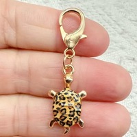 Porte-clés tortue en émail imprimé dessin animé, pendentif animal marin, breloque de sac, ornement de sac à dos pour femme, cadeau surprise adorable