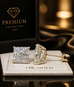 Boucles d'oreilles élégantes en or, taille princesse, carrées, avec diamants CZ et fermoir sécurisé - Product Image 5