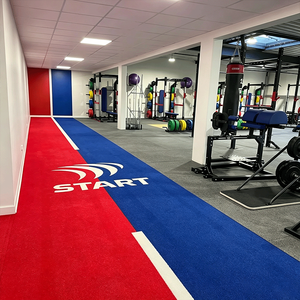 Gazon synthétique pour salle de sport, qualité professionnelle, résistant à la traction par traîneau, imperméable, ignifuge, durable, installation facile - Product Image 5