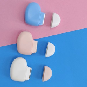 Mini rasoir à <span class=keywords><strong>sourcils</strong></span> design cœur tendance, outil de dermaplaning facial portable et indolore, <span class=keywords><strong>tondeuse</strong></span> à <span class=keywords><strong>sourcils</strong></span> de précision en acier inoxydable - Product Image 1