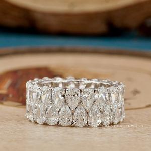 Bague en diamant de joaillerie fine et glamour avec un design à trois pierres et un éclat brillant pour des moments mémorables - Product Image 6