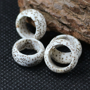 Anillo de semillas de Bodhi de 9 mm, redondas, con oxidación natural, semillas blancas antiguas para la fabricación de pulseras - Product Image 2