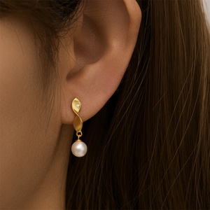 Boucles d'oreilles pendantes longues ROXI en argent sterling 925 avec perles baroques, plaquées or 18 carats, bijoux élégants pour femmes S925 - Product Image 3