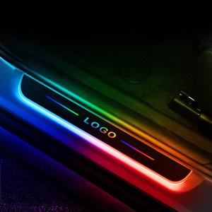 Новый Пользовательский логотип Rgb Беспроводной магнитный Автомобильный декоративный атмосферный датчик освещения автомобиля светодиодный порог приветственный Педальный светильник - Product Image 1