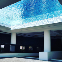 Les murs transparents de piscines dégagent le panneau de plancher acrylique, piscines en porte-à-faux