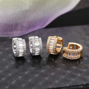 Orecchino a Clip Unisex per Donne e Uomini, Accessorio per Orecchio Semplice da Indossare Quotidianamente, Gioiello di Moda - Product Image 2