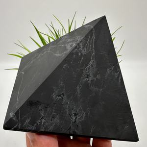 Pirámide de Shungita Negra de Alta Calidad al por Mayor, Pirámide de Shungita Energética, Cristal de Piedra Preciosa, Artesanías de Cristal para Decoración y Sanación - Product Image 3