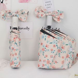 Sombrilla Plegable Anti-UV con Estampado de Flores Amarillas Pequeñas y Goma Negra, para Viajes, Días Soleados y Lluviosos, con Logotipo Personalizado - Product Image 4