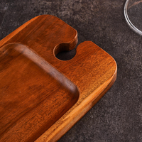 Großhandel New Style Natural Acacia Wood Serviert ablett Snack Serviert eller Charc uterie Board Food Platter Weinglas Loch Party