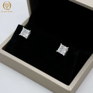 Boucles d'oreilles classiques en or 10 carats avec diamants taille princesse 4 carats D VVS2 certifiés IGI, diamants de laboratoire solitaires pour usage quotidien - Product Image 2