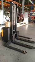 Transpalette électrique CDDW entièrement électrique, alimenté par batterie, 1,5 tonne, 2 tonnes, fourches de levage 1500 kg, 2000 kg, empilage 3 m, 4 m avec pattes écartées