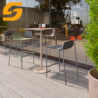 Mobilier de jardin Table basse carrée jaune en aluminium Table de jardin étanche pour pique-nique et activité Ensemble table et chaises de salle à manger d'extérieur