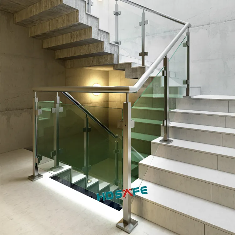 Escalier-balaustrada de acero inoxidable con diseño gráfico, barandillas, pasamanos