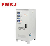 Stabilisateur de tension à condensateur triphasé 15 KVA avec enroulement en cuivre, affichage LCD, technologie SVC, 50 Hz