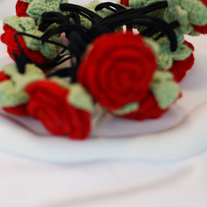 Bán Buôn Handmade Đa Đầu Crochet Dệt Kim Hoa Hồng Lá Nhà Bảng Trang Trí Nhân Tạo Hoa Valentine Của Ngày Phục Sinh - Product Image 4