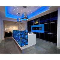 Comptoir design rétro-éclairé de luxe translucide pour la maison Comptoir de bar en pierre d'agate bleue illuminé par LED