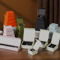 Boîte à bijoux magnétique multicolore Matrix pour le rangement de bagues de luxe et l'emballage professionnel pour boutiques de détail