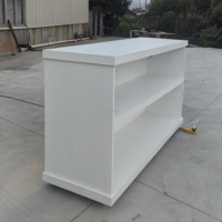 Idées de comptoir de bar de mariage blanc moderne, comptoir de réception personnalisé en surface solide pour événements commerciaux avec roulettes