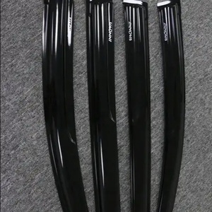 Pare-soleil et pare-pluie en PC noir injecté pour Toyota Innova 2023, vente en gros d'accessoires automobiles par l'usine KQD - Product Image 4