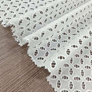 <span class=keywords><strong>Tela</strong></span> bordada de algodón de encaje blanco elegante <span class=keywords><strong>con</strong></span> <span class=keywords><strong>agujeros</strong></span> <span class=keywords><strong>tela</strong></span> bordada 100% <span class=keywords><strong>tela</strong></span> de algodón - Product Image 4