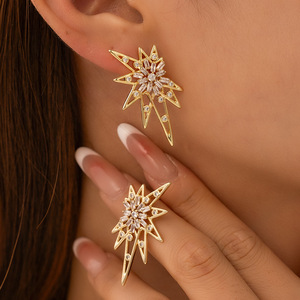 Boucles d'oreilles en forme d'étoile en zircon, couleur or, sertissage à griffes, pour femmes, bijoux d'anniversaire - Product Image 1